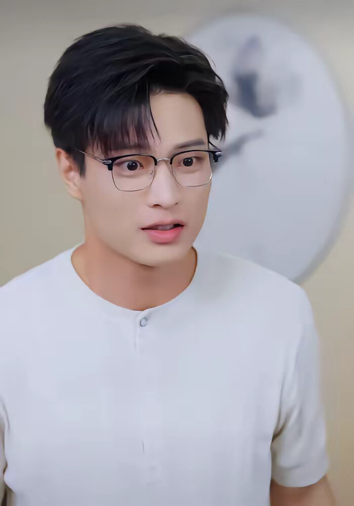 《面具之下的他》剧照