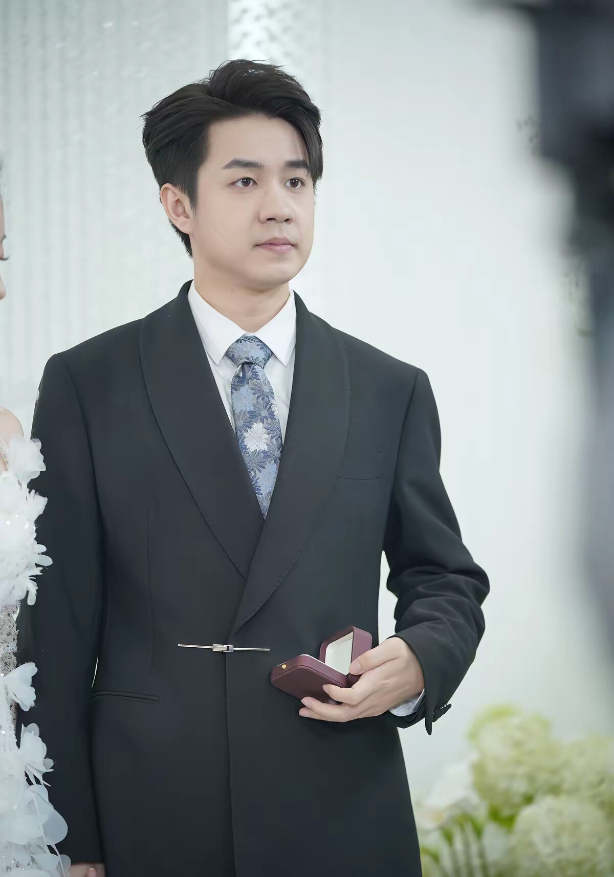 《错把瓦砾当明珠》剧照