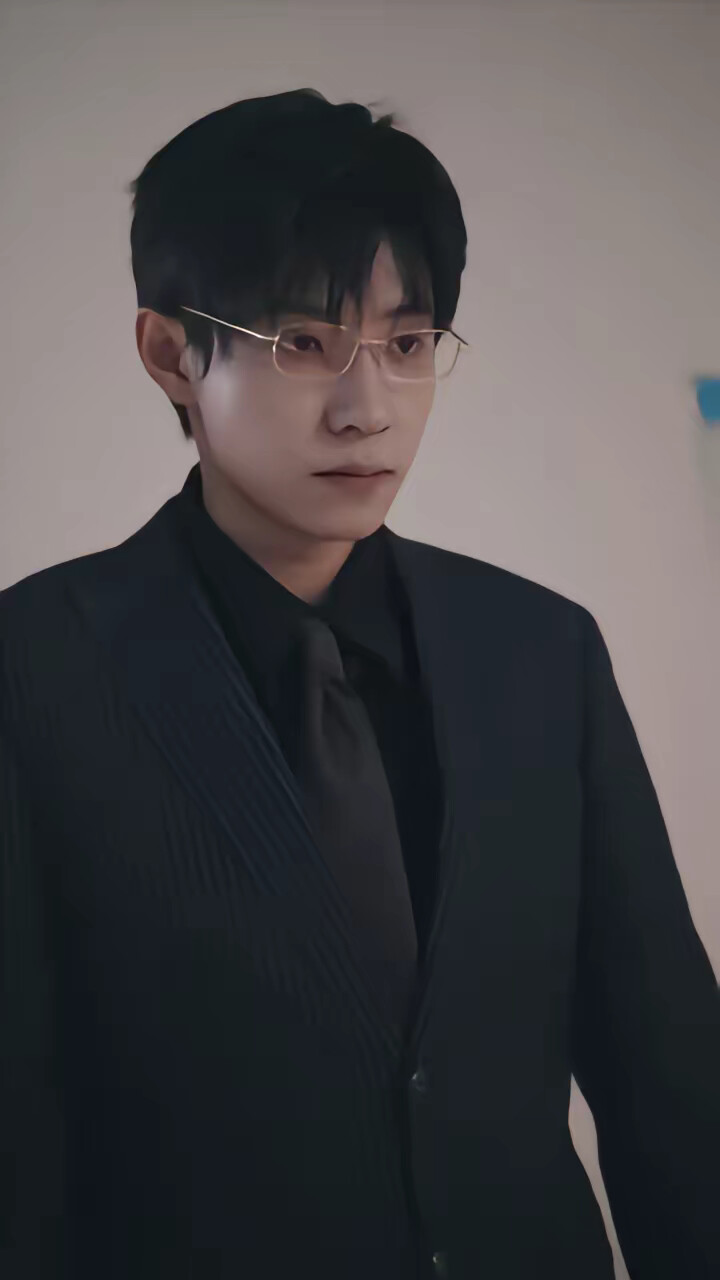 《闪婚成宠：总裁上司是老公》剧照