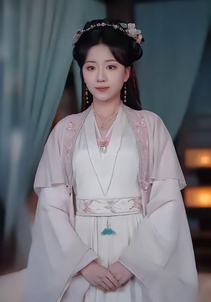 《穿进女尊世界后，我成了香饽饽》剧照