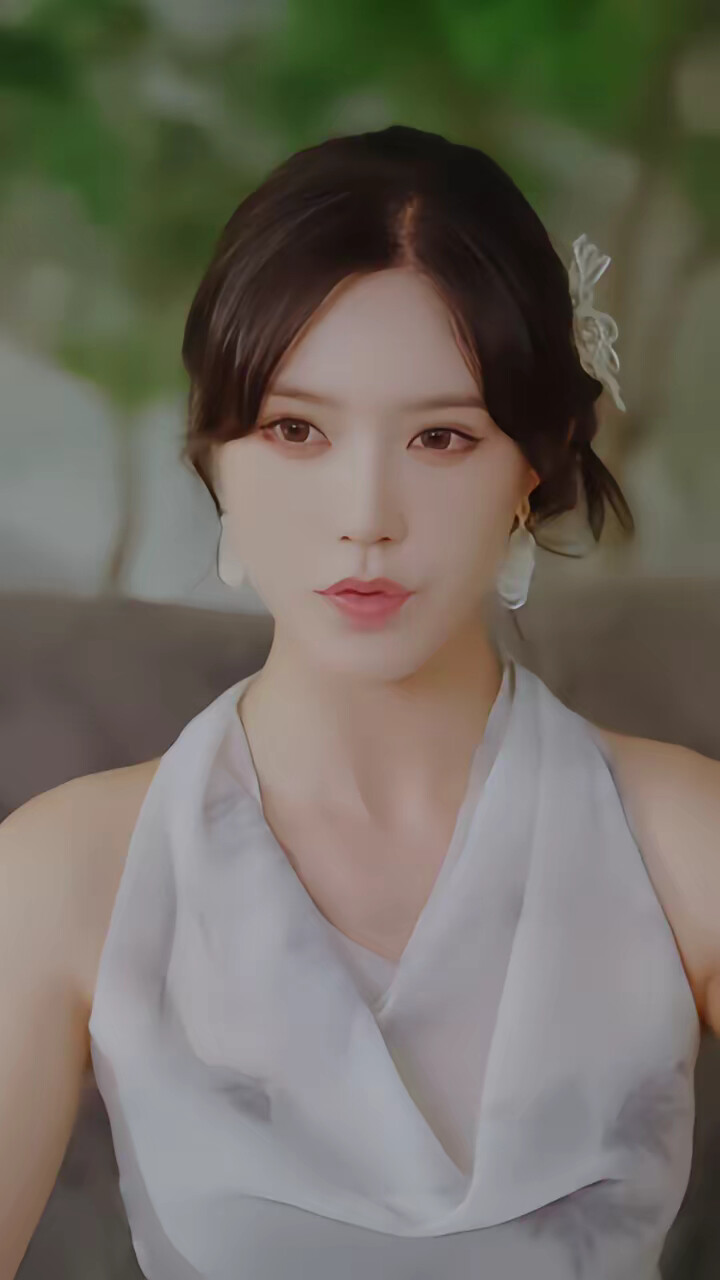 《古穿今：她靠修仙在现代风生水起》剧照