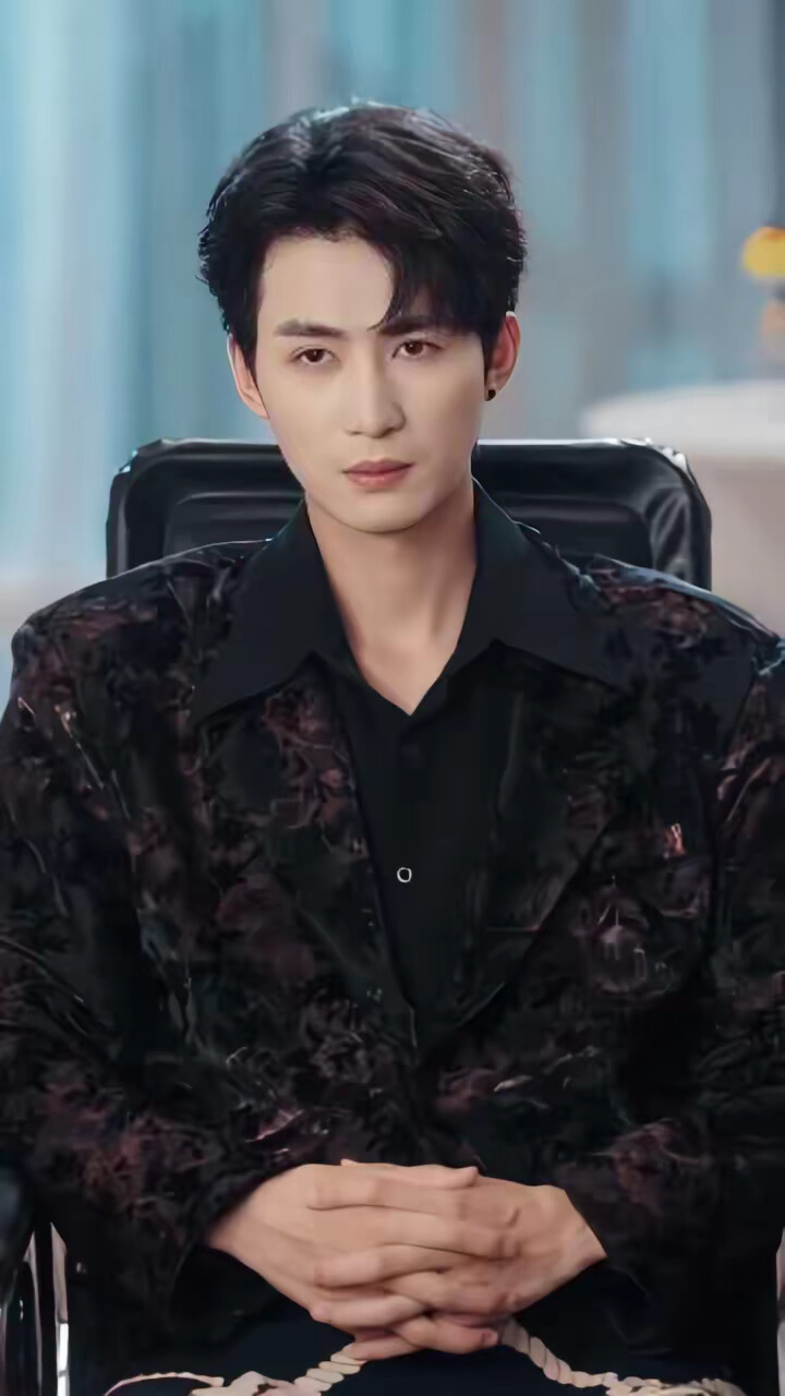 《先婚后爱，不，先吃瓜》剧照