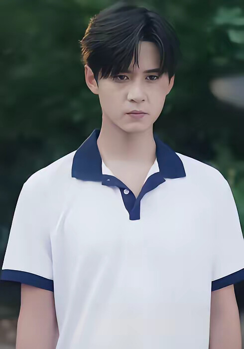 《重生后，我收养的偏执弟弟不装了》剧照