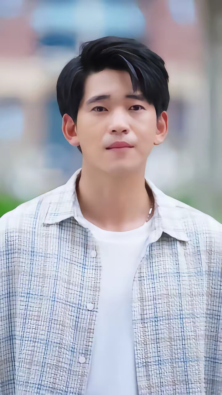 《失恋逆袭：校花追我不放手》剧照