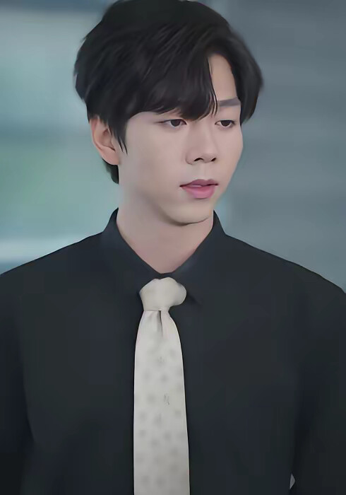 《米其林餐厅打卡，我逮到了前夫的亲亲小蜜》剧照