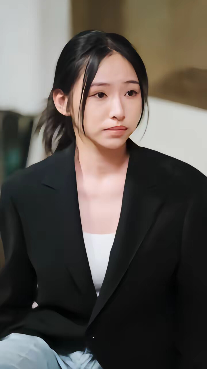 《让你摆摊你竟然闪婚大boss》剧照