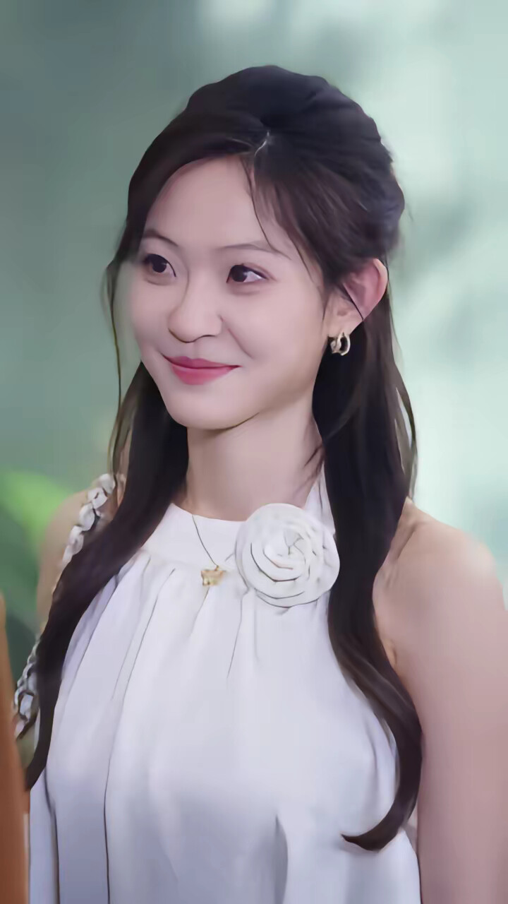 《她在厉总心尖玩火》剧照