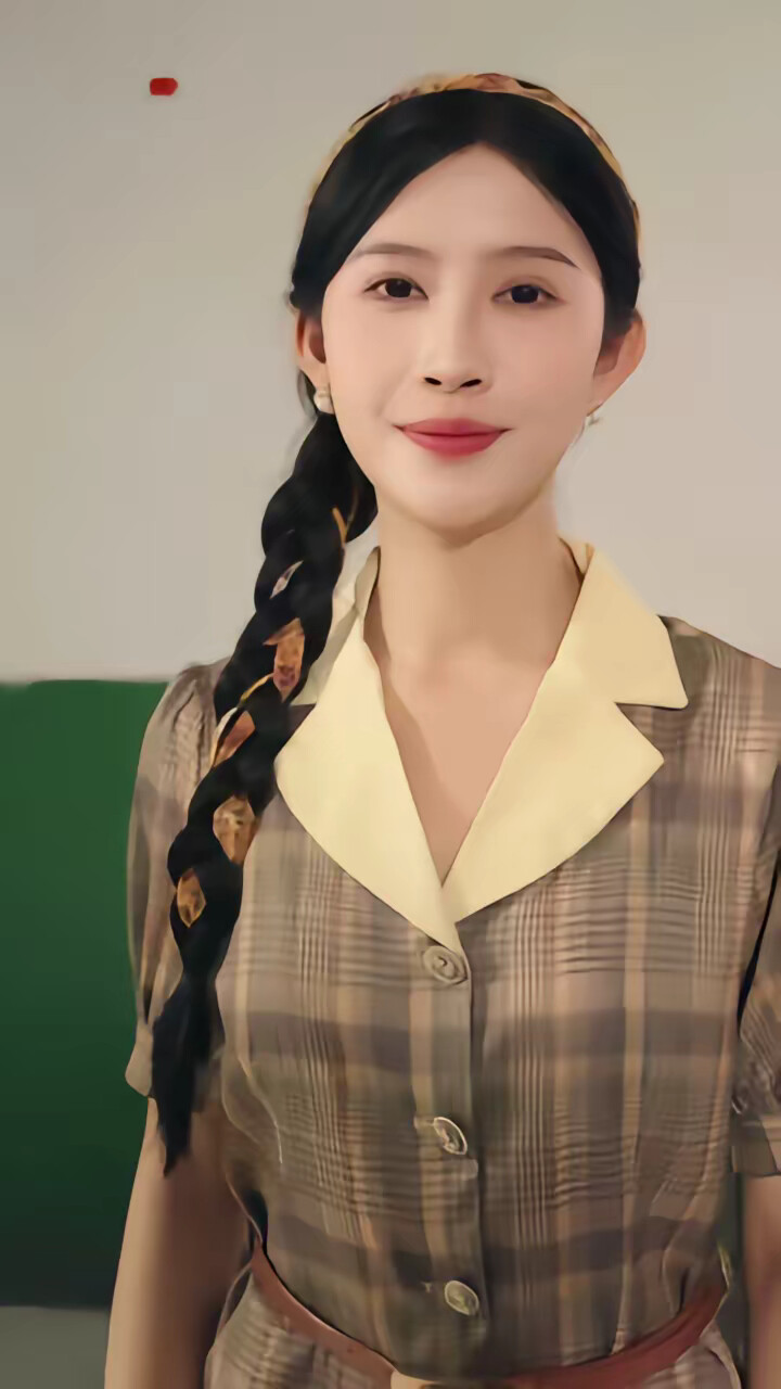 《下放前资本家大小姐卷家产跑路了》剧照