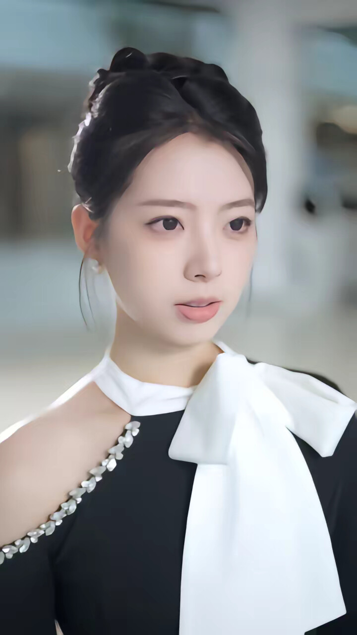 《万界收租，女帝也得上供》剧照