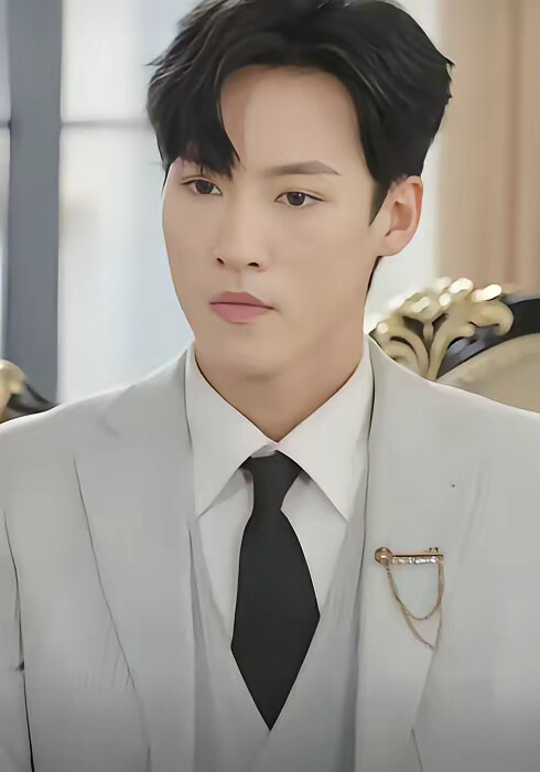 《重生后逆袭成总裁被宠上天》剧照