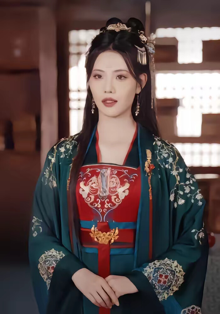 《穿进女尊世界后，我成了香饽饽》剧照