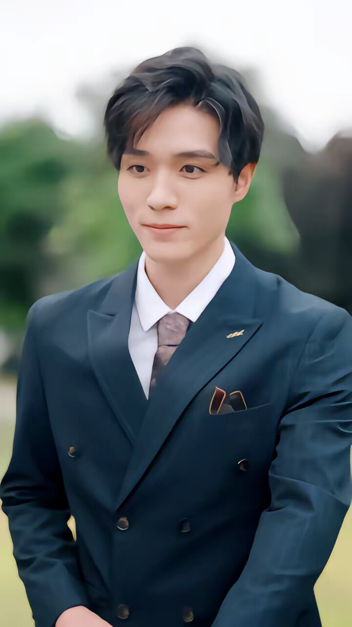 《许你光芒万丈》剧照