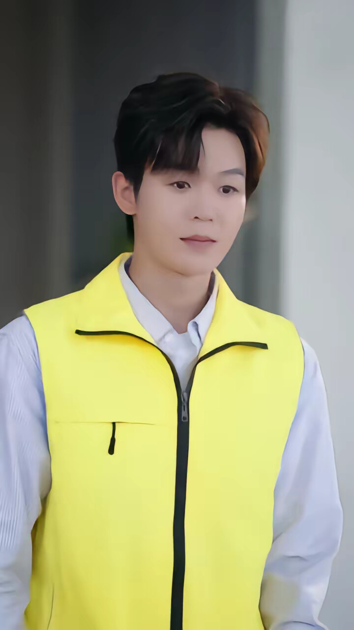 《开局外卖系统，我带校花发家致富》剧照