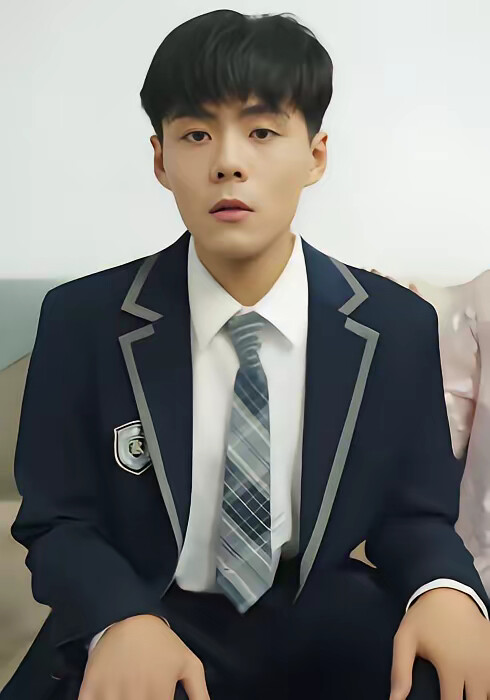 《身份曝光后，谁还敢说他配不上学姐》剧照