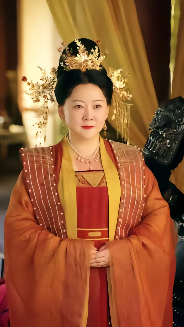 《卖菜大妈竟是皇嫂》剧照