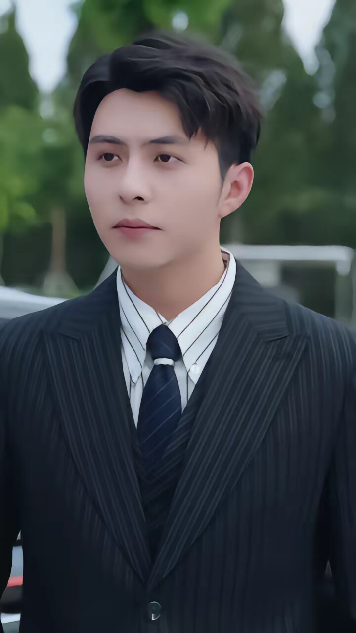 《空降老板外冷内热，竟是前男友》剧照