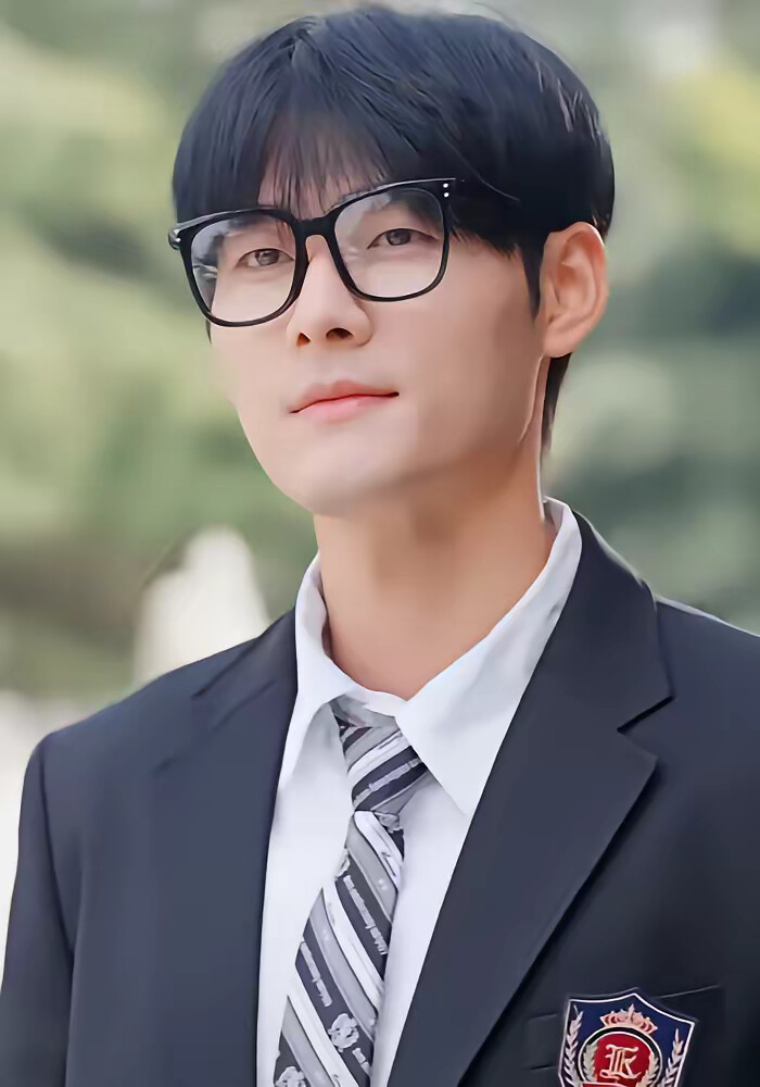 《高岭之花爆雷后，大小姐在线排雷》剧照