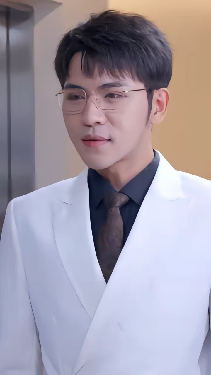 《离婚后前夫秒变粘人精》剧照