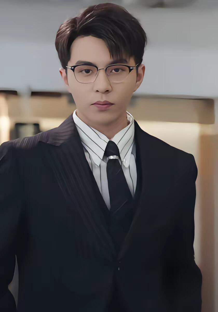 《空降老板外冷内热，竟是前男友》剧照