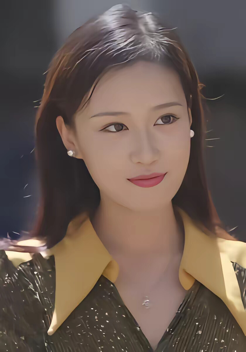 《我卖房救的他，正陪别人买豪车》剧照