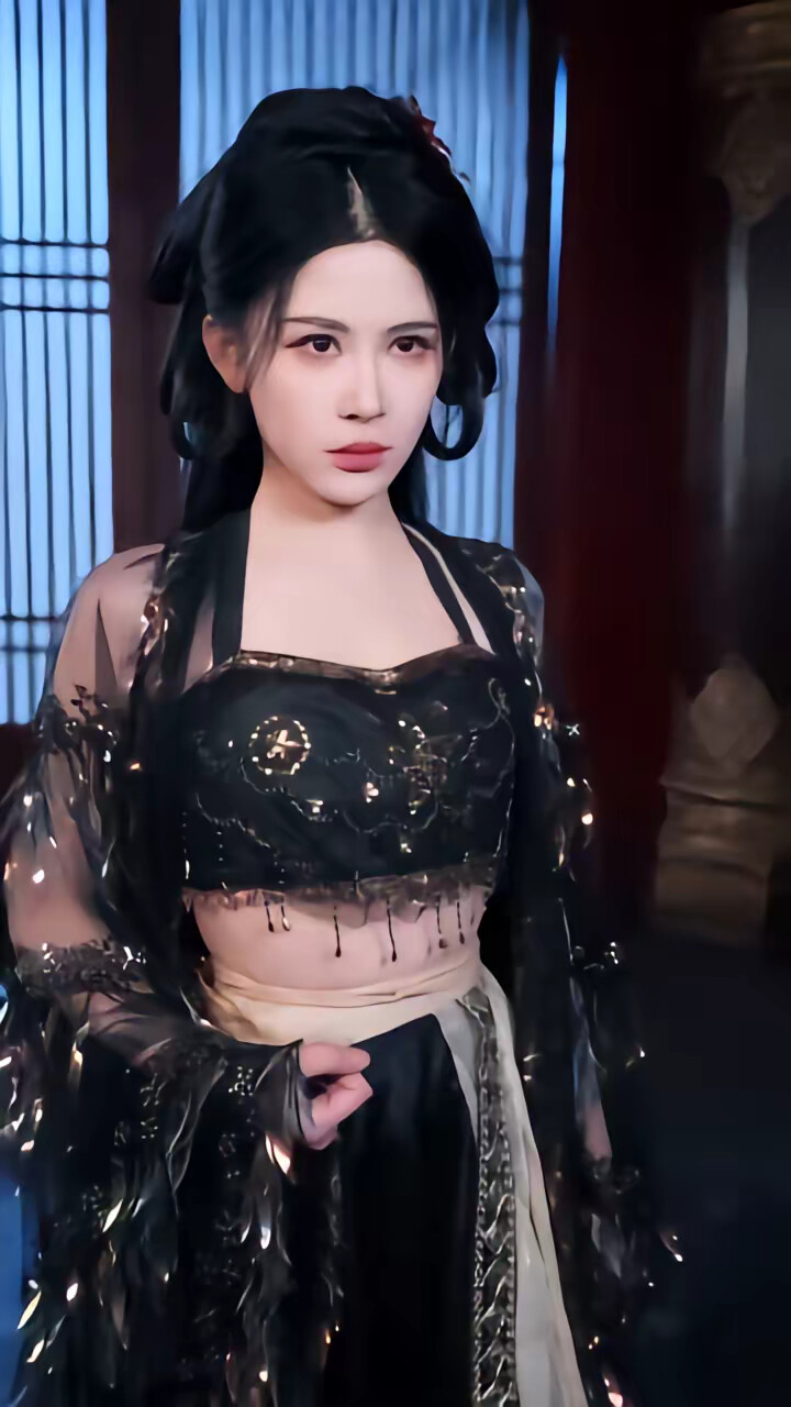 《与暴君互换后，她地狱开局》剧照