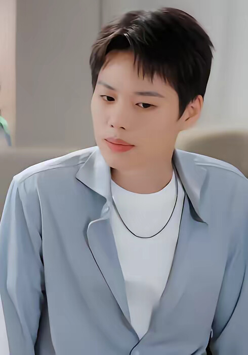 《今夜玫瑰吻你》剧照