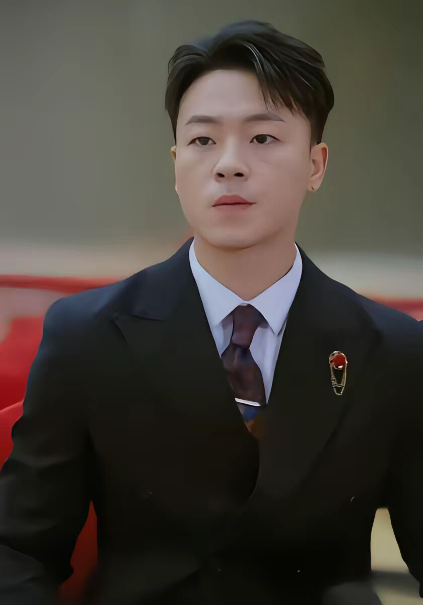 《美女总裁不好惹，小神医专治不服》剧照