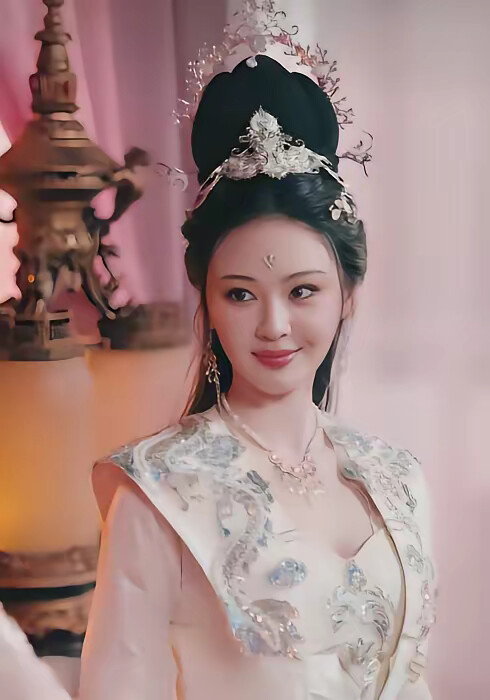 《震惊：开局情书错送给了女帝》剧照