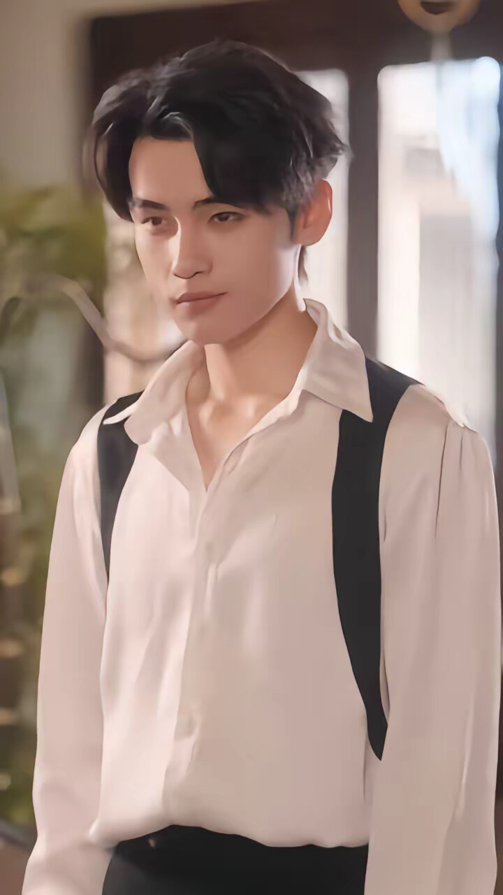 《为她臣服》剧照