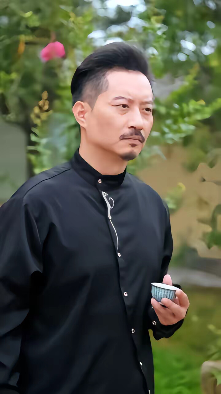 《拾荒大叔竟是最强铸刀师》剧照