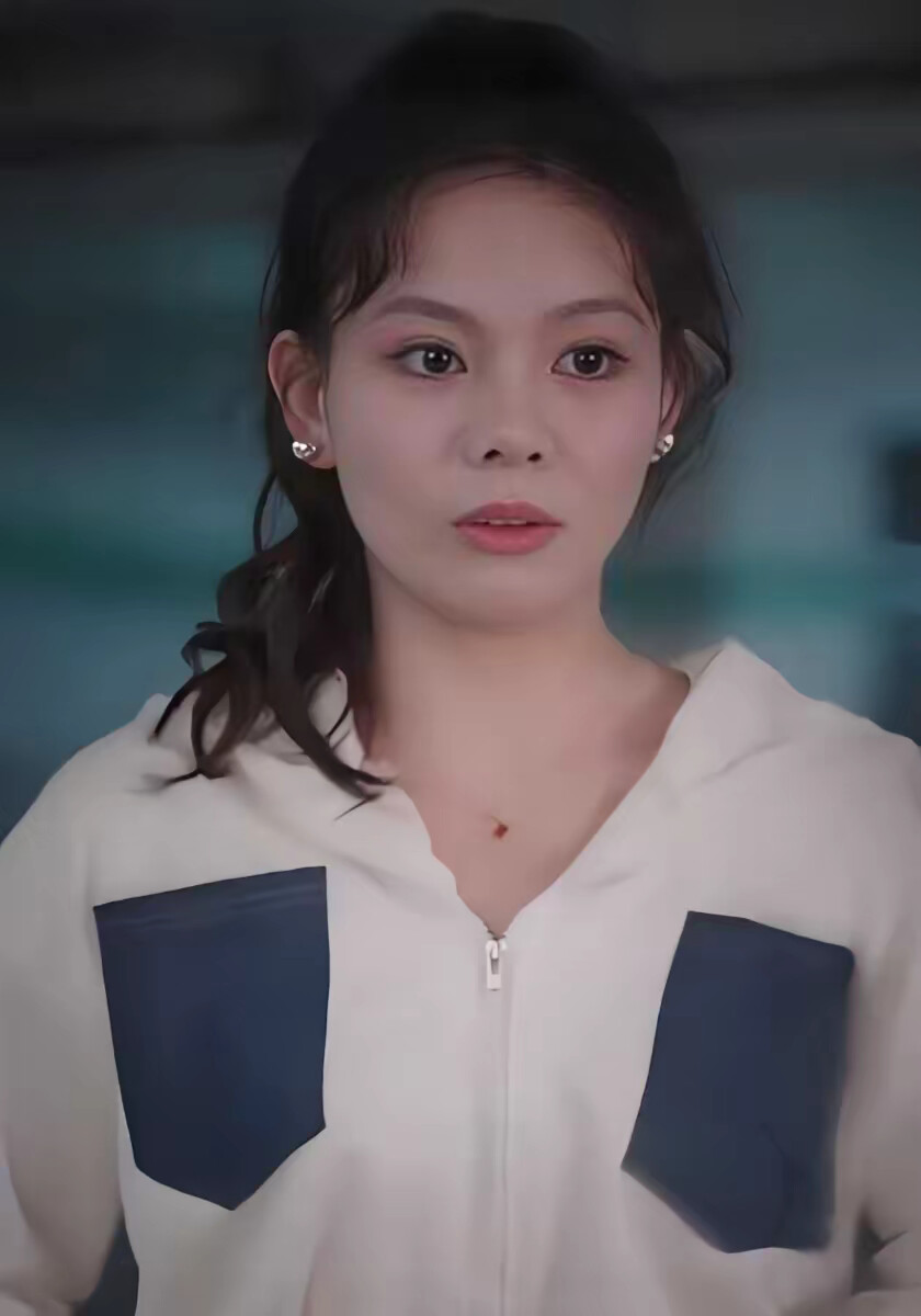 《开局直播毒鸡汤，差点笑死观众》剧照