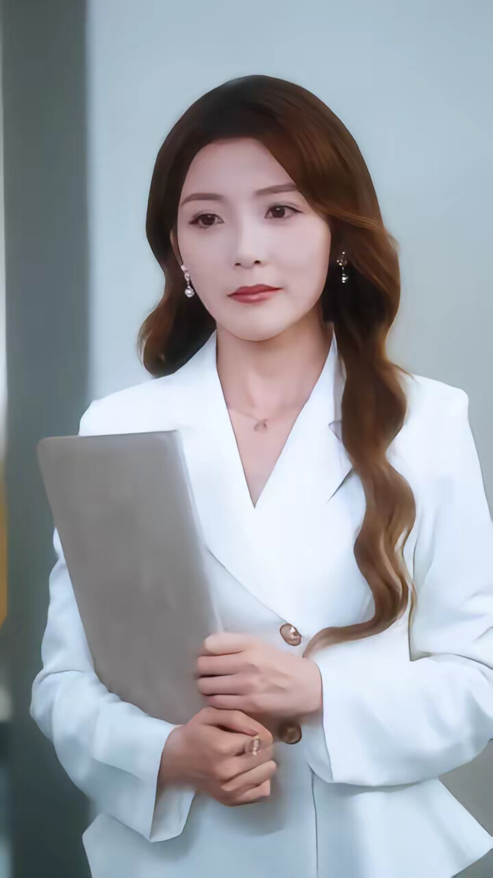 《离婚当天，被帮派继承人缠上了》剧照