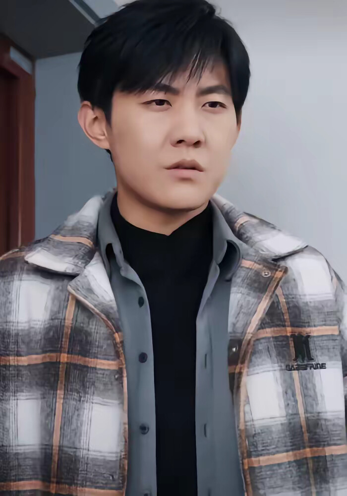 《全球冰封啃树皮，我带系统炫澳龙》剧照