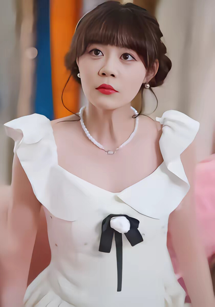 《被偷听心声后，女配变团宠》剧照