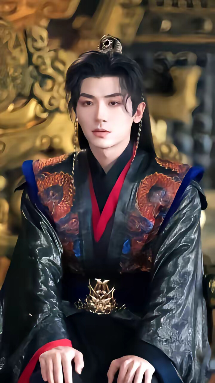 《与暴君互换后，她地狱开局》剧照