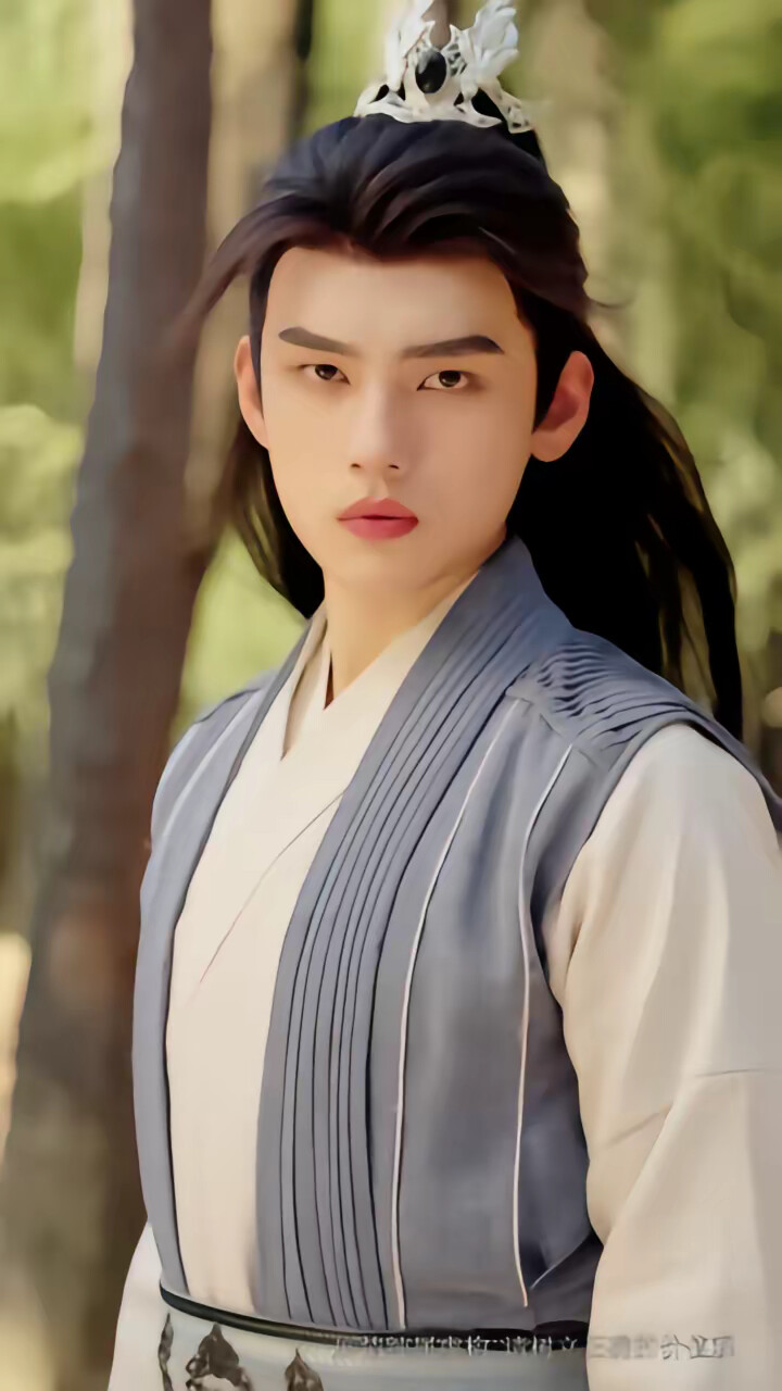 《自缚禁地五百年，我弃宗门当散修》剧照