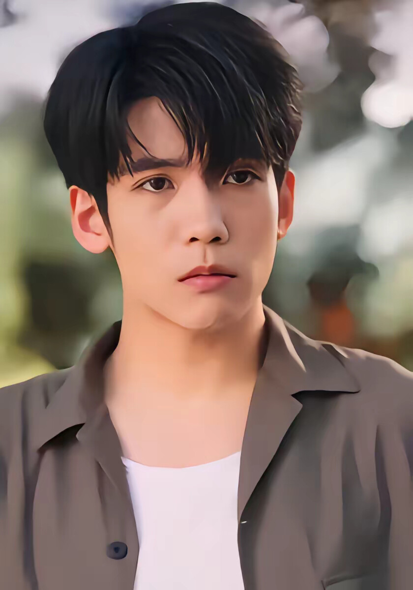 《八零丑妻捡个老公养崽崽》剧照