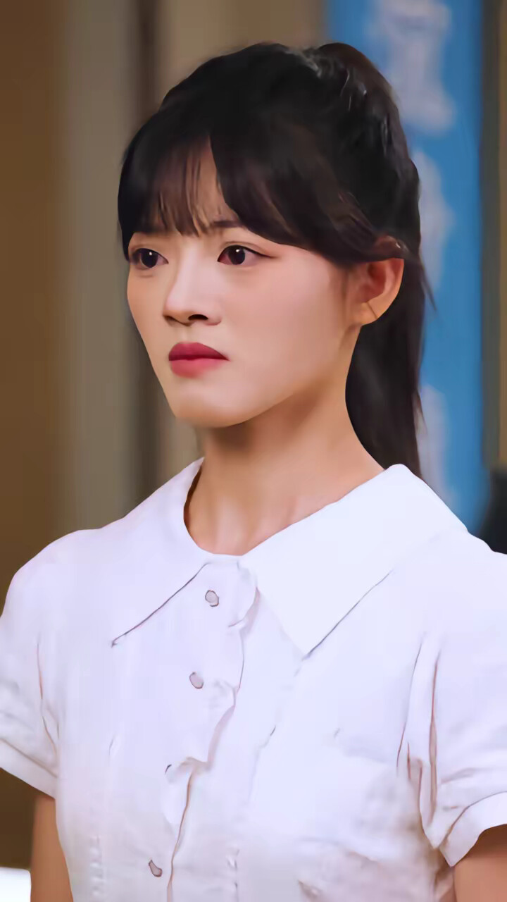 《十八岁少女横扫直播大赛》剧照