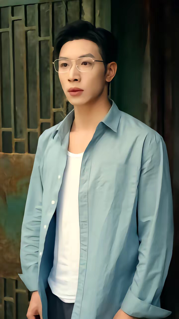 《斯文医生脸红红八零杀猪婆追着哄》剧照