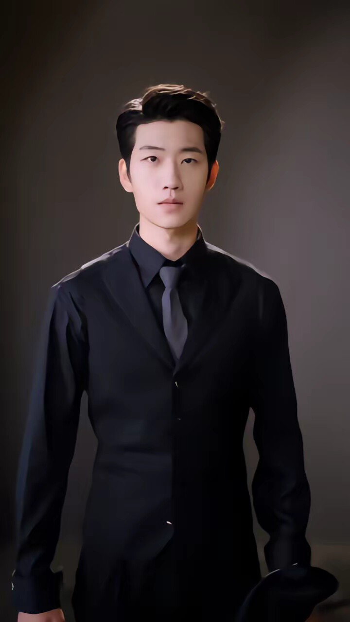 《他嚣张狂妄，却对她俯首称臣》剧照