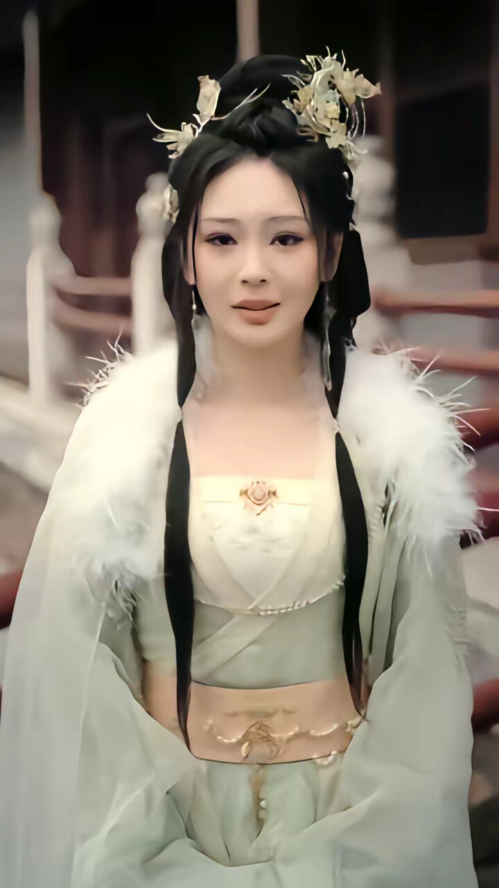 《首充6元即赠角色女剑仙》剧照