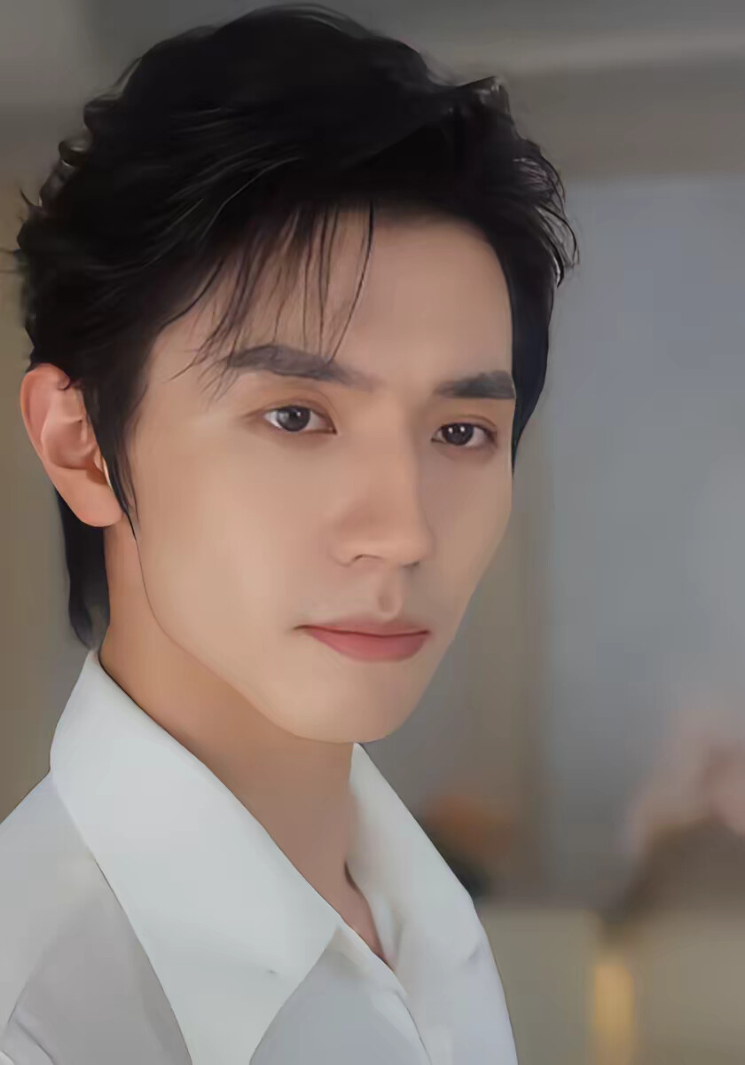 《他比骄阳热烈》剧照