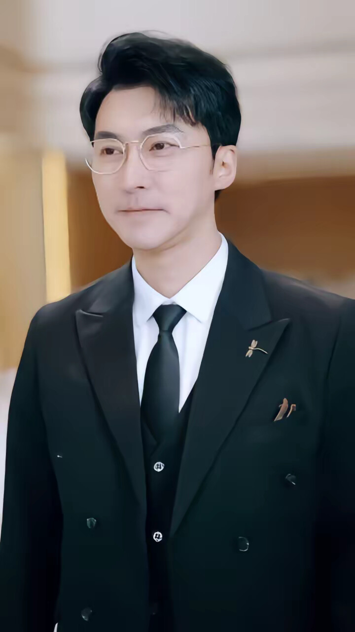 《世间繁华只因你》剧照