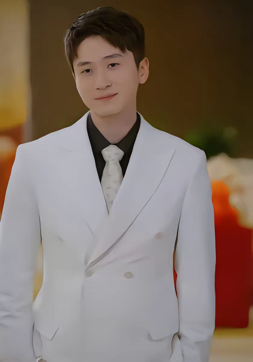 《美女总裁不好惹，小神医专治不服》剧照