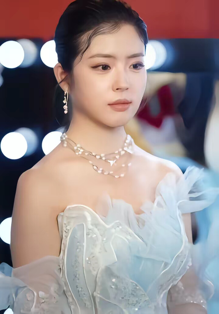 《他嚣张狂妄，却对她俯首称臣》剧照