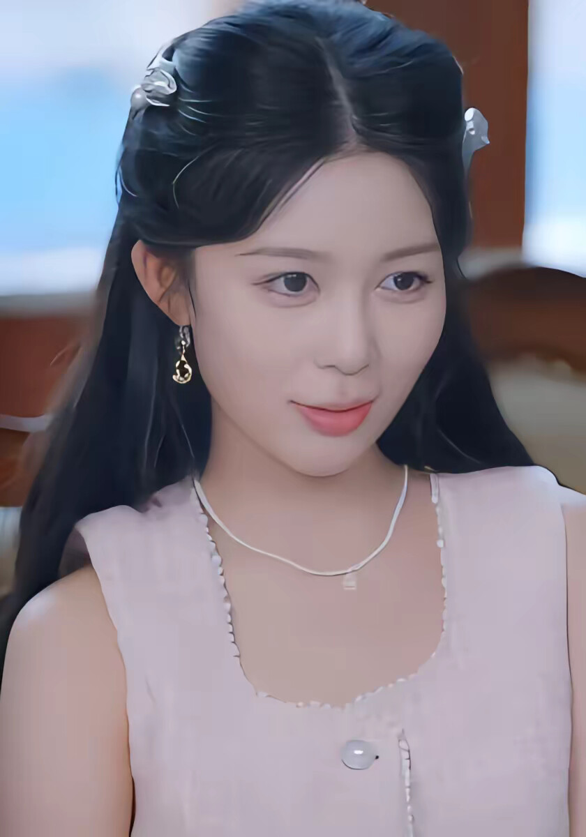 《开局绑定最强跟班系统》剧照