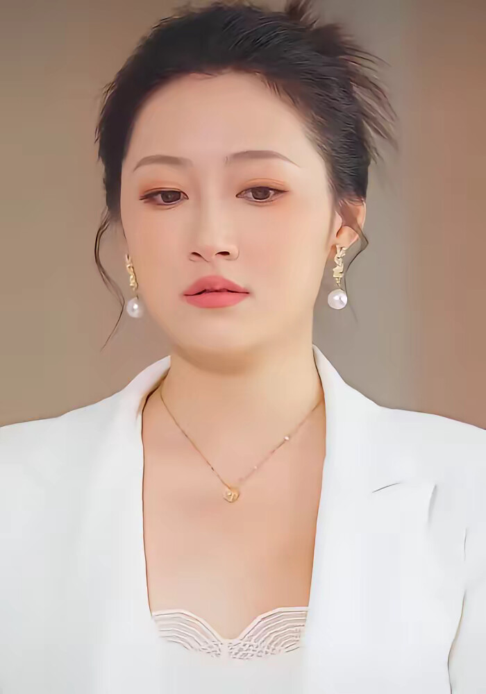 《醒后看见弹幕！反派他想要跟我热恋》剧照