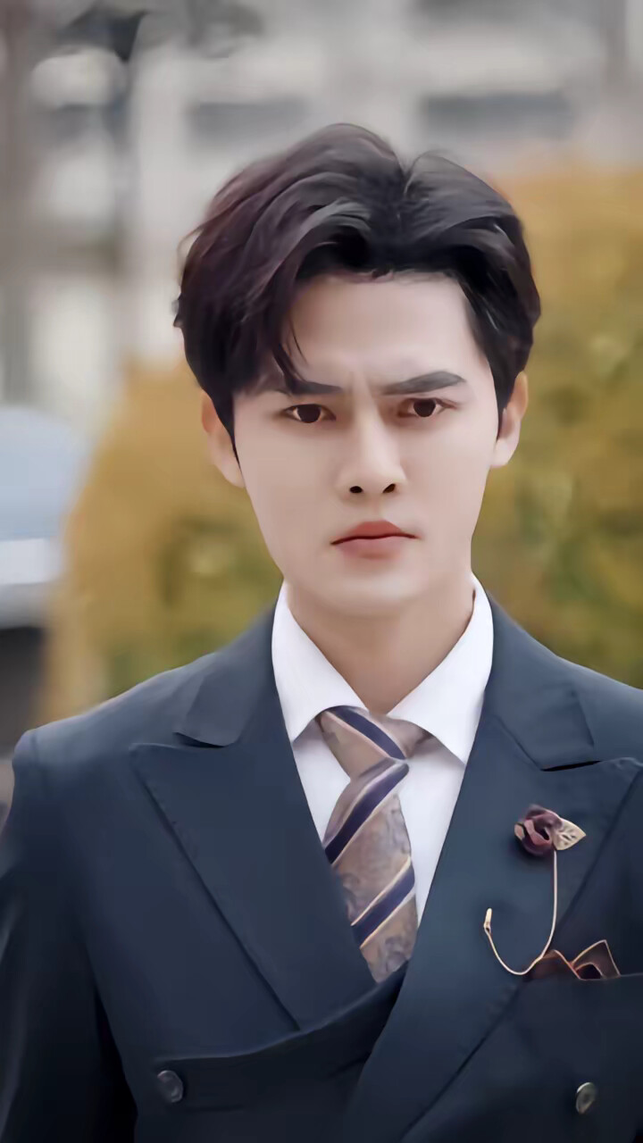 《冠冕之下，静谧如水》剧照