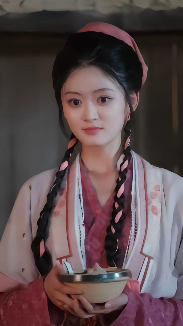 《穿越反派，洗白救全家：反派怎么啦》剧照