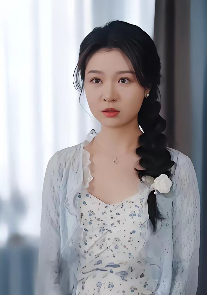 《她超好哄》剧照